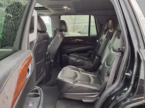 Used 2015 Cadillac Escalade Luxury image 9
