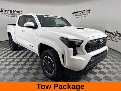 Used 2025 Toyota Tacoma TRD Sport AWD/4WD image 6