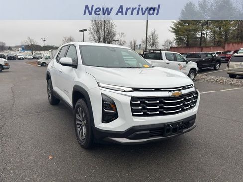 Used 2026 Chevrolet Equinox LT image 2