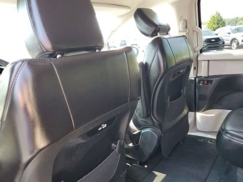 Used 2023 Chrysler Pacifica Touring-L FWD image 32