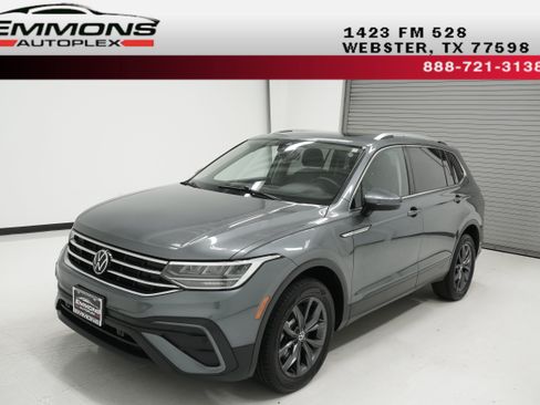 Used 2022 Volkswagen Tiguan SE AWD/4WD image 1