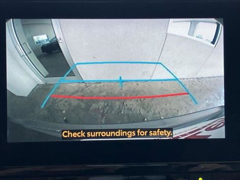 Certified 2023 Toyota Highlander XLE image 12