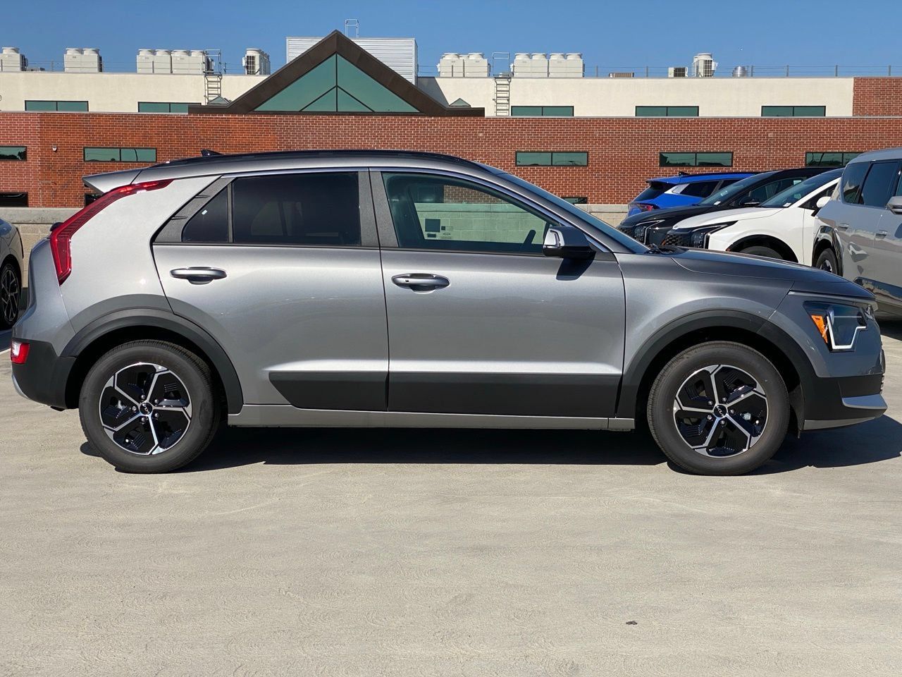 New 2026 Kia Niro EX FWD image 2