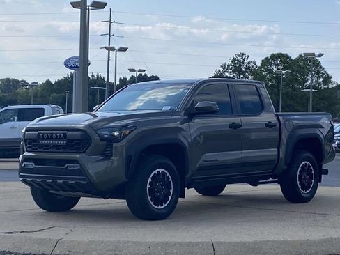 Used 2024 Toyota Tacoma TRD Off-Road w/ TRD Off Road Upgrade Package AWD/4WD image 6