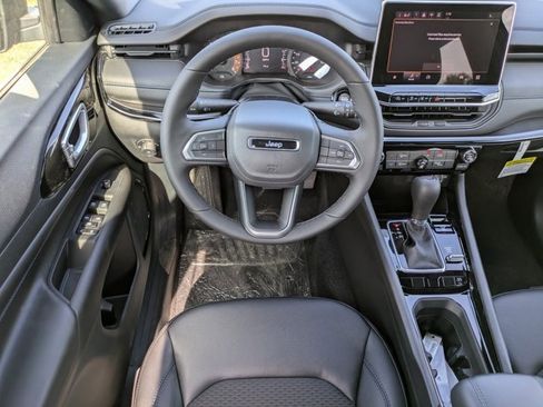 New 2026 Jeep Compass Latitude image 14