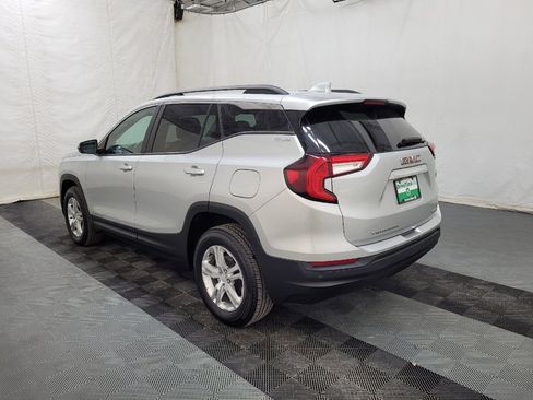 Used 2022 GMC Terrain SLE w/ Driver Convenience Package image 13