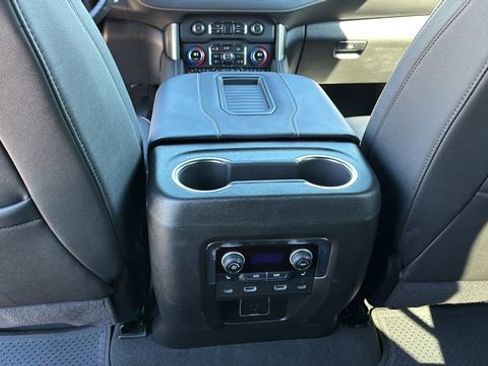 Used 2024 Chevrolet Suburban Premier image 21