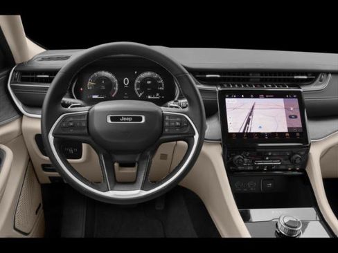 Certified 2022 Jeep Grand Cherokee L Laredo RWD image 4