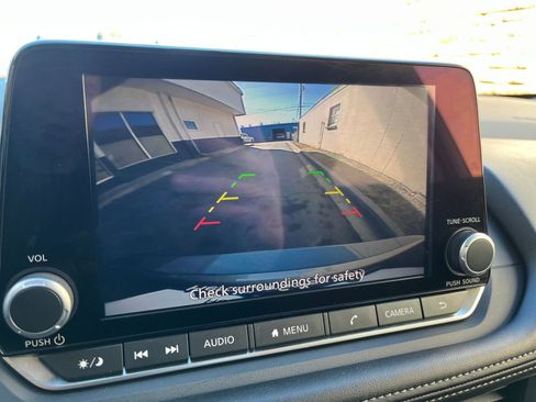 Used 2025 Nissan Rogue SV image 25