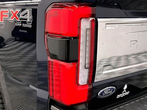 Used 2024 Ford F350 Platinum w/ FX4 Off-Road Package image 35