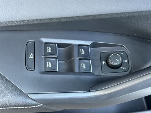 Used 2025 Volkswagen Jetta SEL image 13