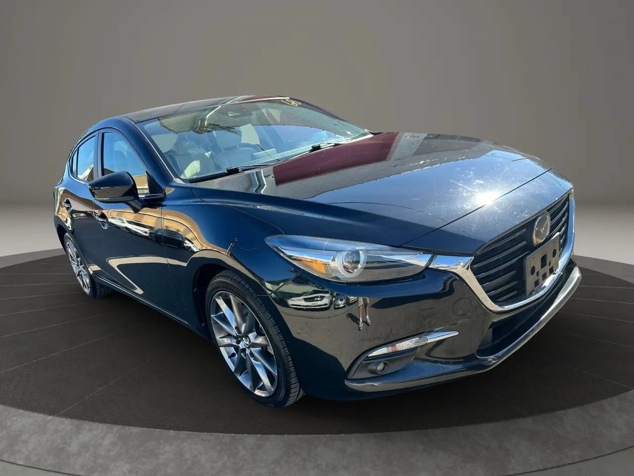 Used 2018 MAZDA MAZDA3 Grand Touring w/ Premium Equipment Package FWD image 3
