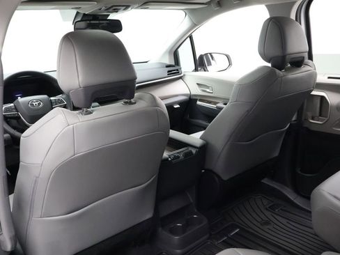 Used 2024 Toyota Sienna XLE image 20