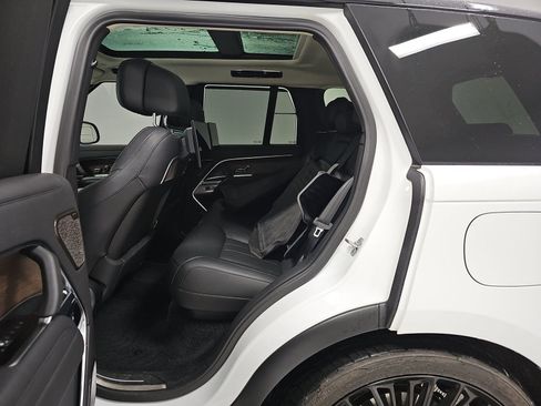 Used 2025 Land Rover Range Rover Autobiography image 9