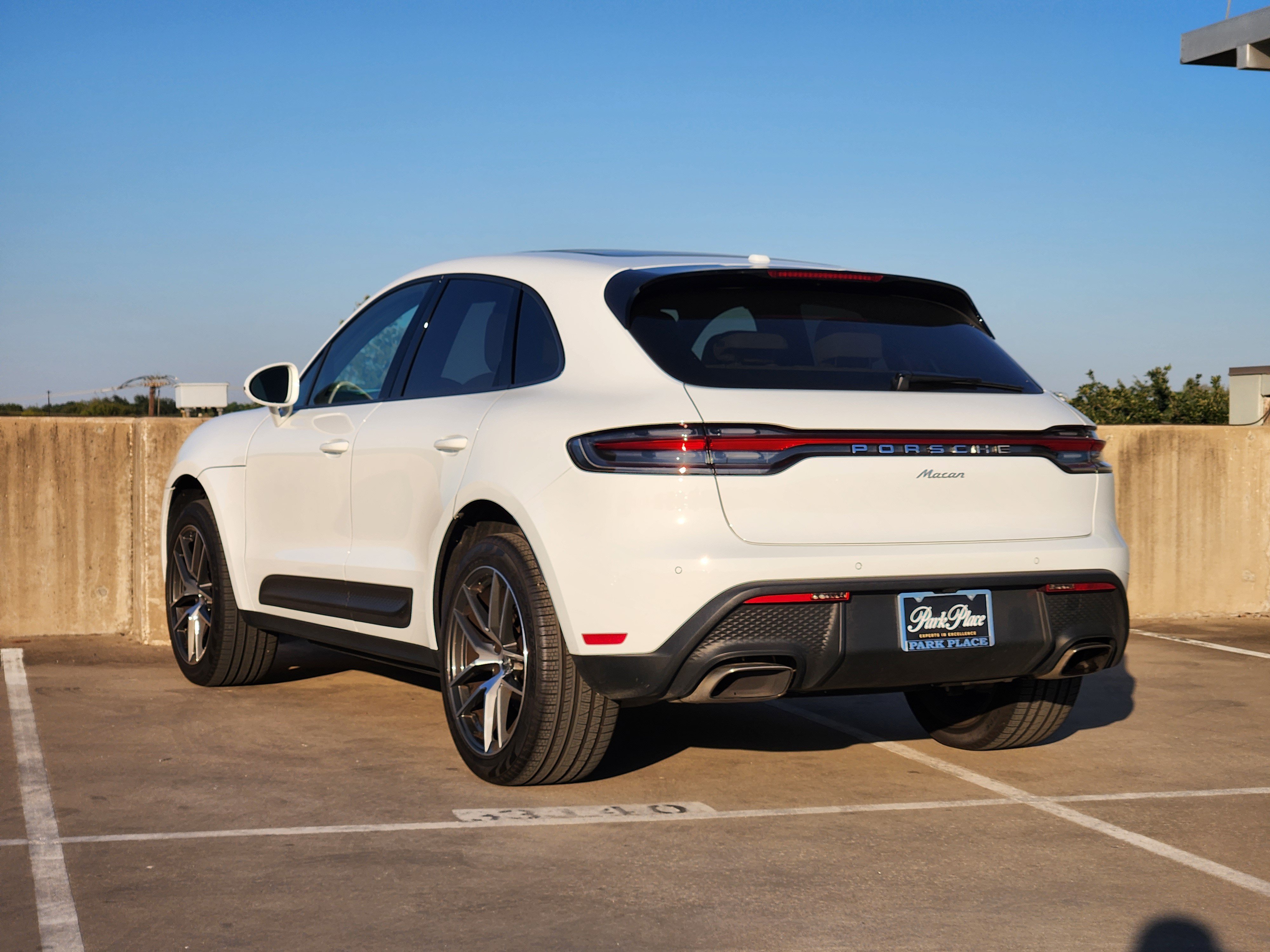 Certified 2026 Porsche Macan AWD/4WD image 3