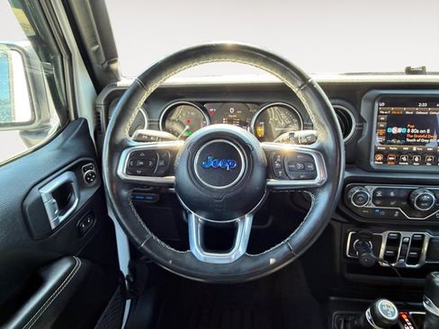 Used 2022 Jeep Wrangler Unlimited Sahara w/ Cold Weather Group AWD/4WD image 16