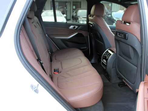 Used 2019 BMW X5 xDrive40i w/ M Sport Package image 25