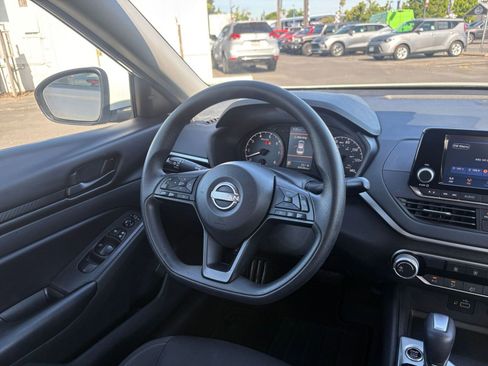 Used 2023 Nissan Altima 2.5 S FWD image 33