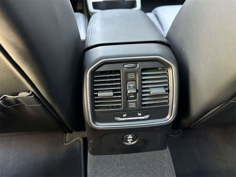 Used 2024 Porsche Macan image 13