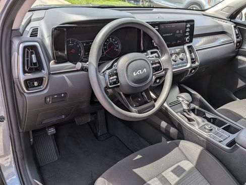 Used 2023 Kia Sorento LX FWD image 17