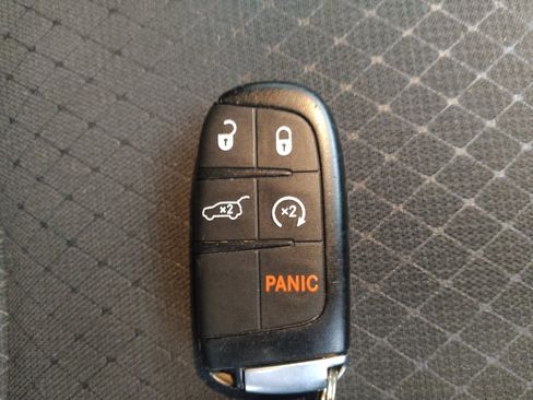 Used 2019 Jeep Grand Cherokee Laredo AWD/4WD image 32
