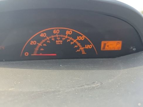 Used 2010 Toyota Yaris 4-Door Hatchback image 23