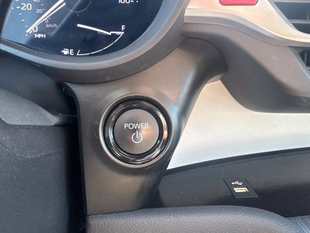 Certified 2025 Toyota Sienna XLE FWD image 14