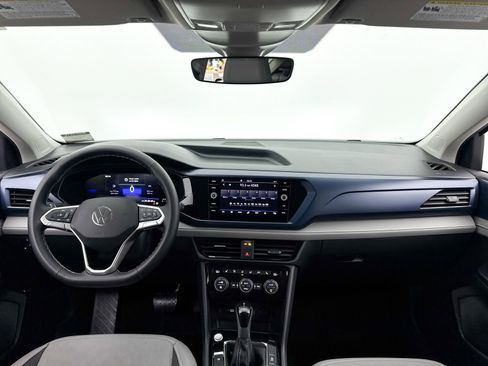 Used 2024 Volkswagen Taos SE image 17