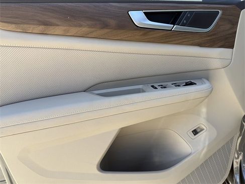 Certified 2025 Volkswagen Atlas SE image 14