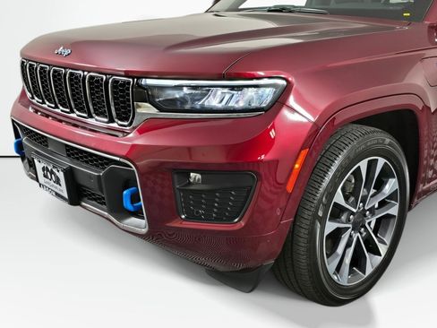 Used 2023 Jeep Grand Cherokee Overland w/ Luxury Tech Group IV AWD/4WD image 11