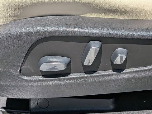 Used 2019 Cadillac XT5 Luxury w/ LPO, Radiant Package FWD image 21