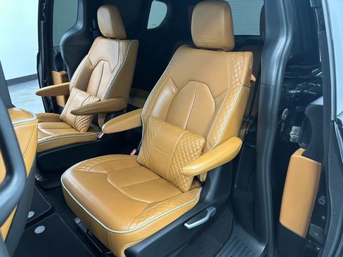 Used 2022 Chrysler Pacifica Pinnacle image 38