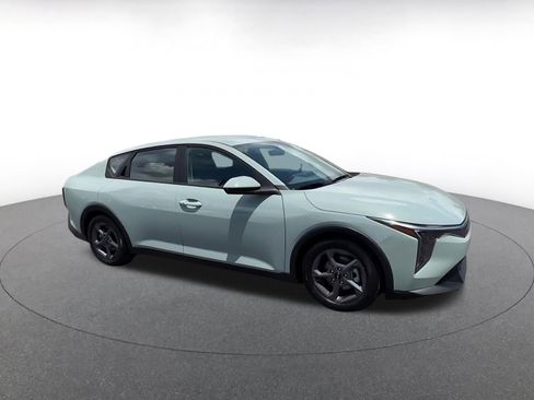 Used 2025 Kia K4 FWD image 2