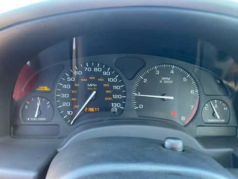 Used 2001 Saturn S-Series SC2 image 18