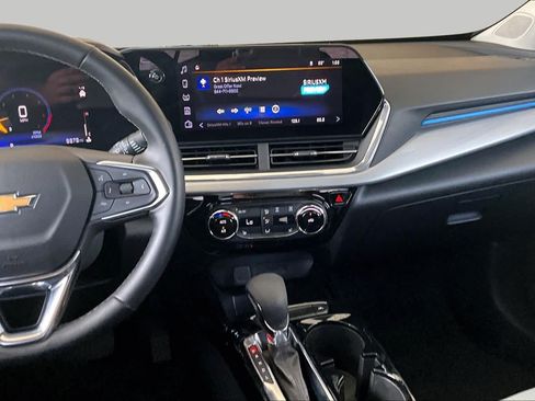 Used 2025 Chevrolet Trax LT w/ Driver Confidence Package FWD image 7