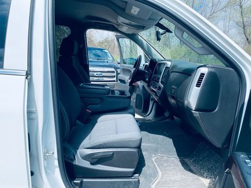 Used 2019 GMC Sierra 1500 SLE w/ SLE Value Package image 24