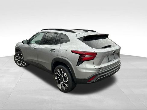 Used 2025 Chevrolet Trax RS w/ Driver Confidence Package image 10