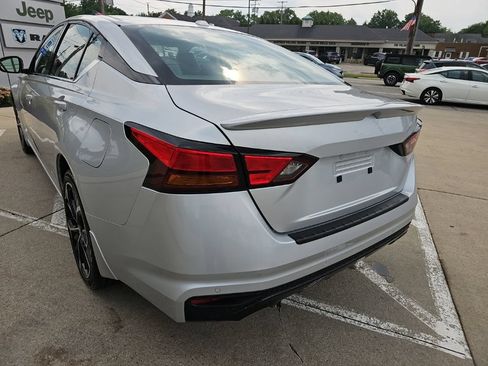 Used 2023 Nissan Altima 2.5 SR w/ SR Premium Package AWD/4WD image 13