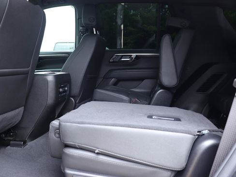 Used 2025 Chevrolet Tahoe Z71 w/ Comfort Package AWD/4WD image 13