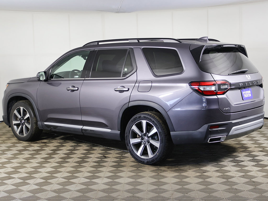 Used 2024 Honda Pilot Touring image 10