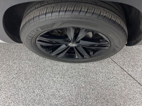 Used 2023 Volkswagen Atlas Cross Sport SEL R-Line image 8