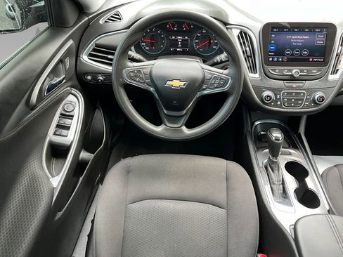 Used 2019 Chevrolet Malibu LT image 12