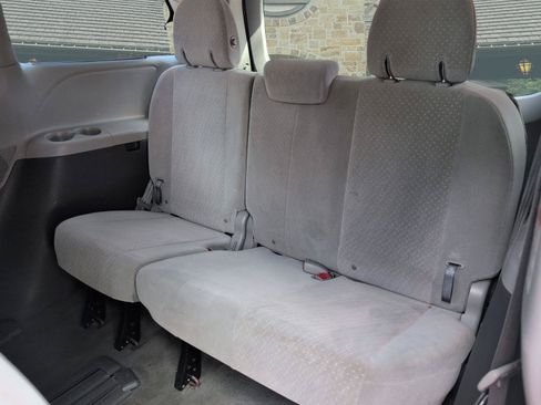 Used 2018 Toyota Sienna LE FWD image 15