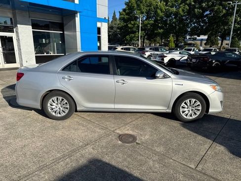 Used 2013 Toyota Camry LE FWD image 9