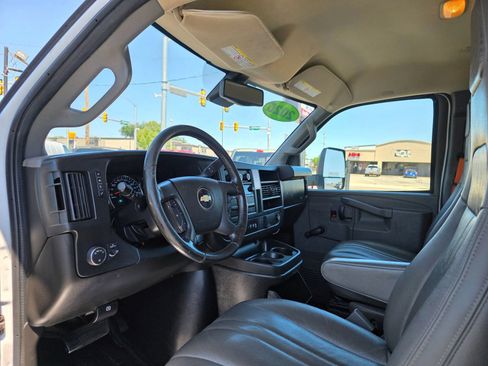 Used 2020 Chevrolet Express 3500 w/ Driver Convenience Package RWD image 23