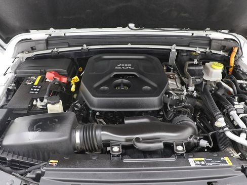 Used 2023 Jeep Wrangler Unlimited Sahara AWD/4WD image 27