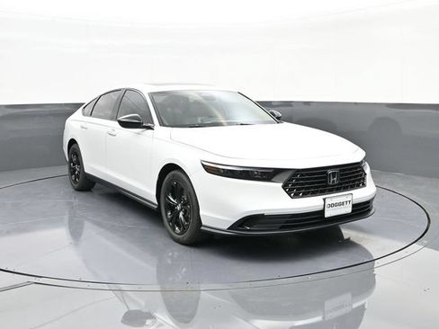 Used 2025 Honda Accord SE image 19
