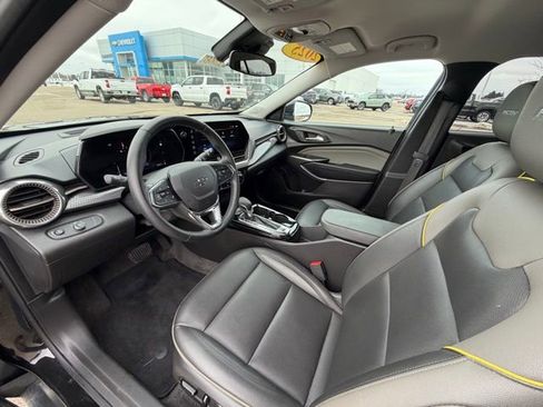 Used 2025 Chevrolet Trax ACTIV image 16