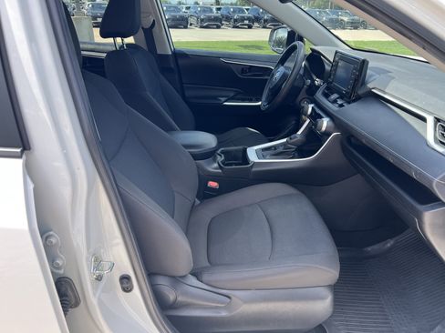 Used 2022 Toyota RAV4 LE FWD image 27