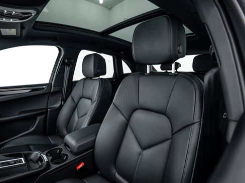 Certified 2026 Porsche Macan image 22